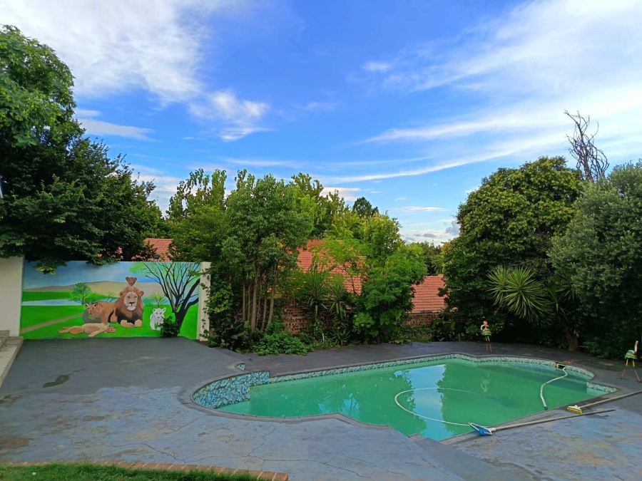 6 Bedroom Property for Sale in Heuwelsig Free State